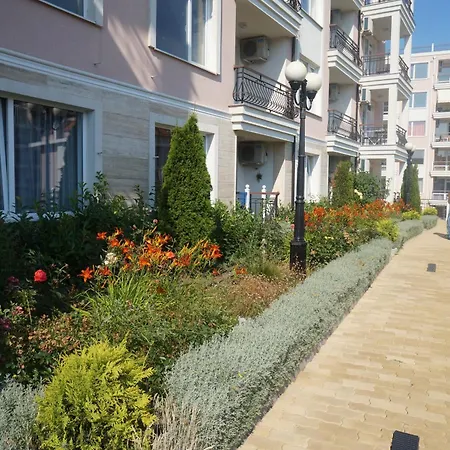 Apartman Dom-el Real Rodina 1 *